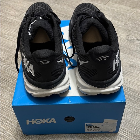 Hoka Black Clifton 9- men’s size 12 lightly used - Picture 4 of 5